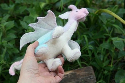 Taraleigh's Dragon, Pink & Aqua Blend
