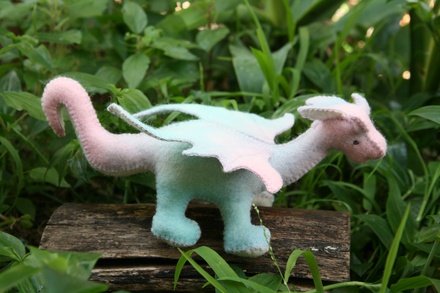 Taraleigh's Dragon, Pink & Aqua Blend